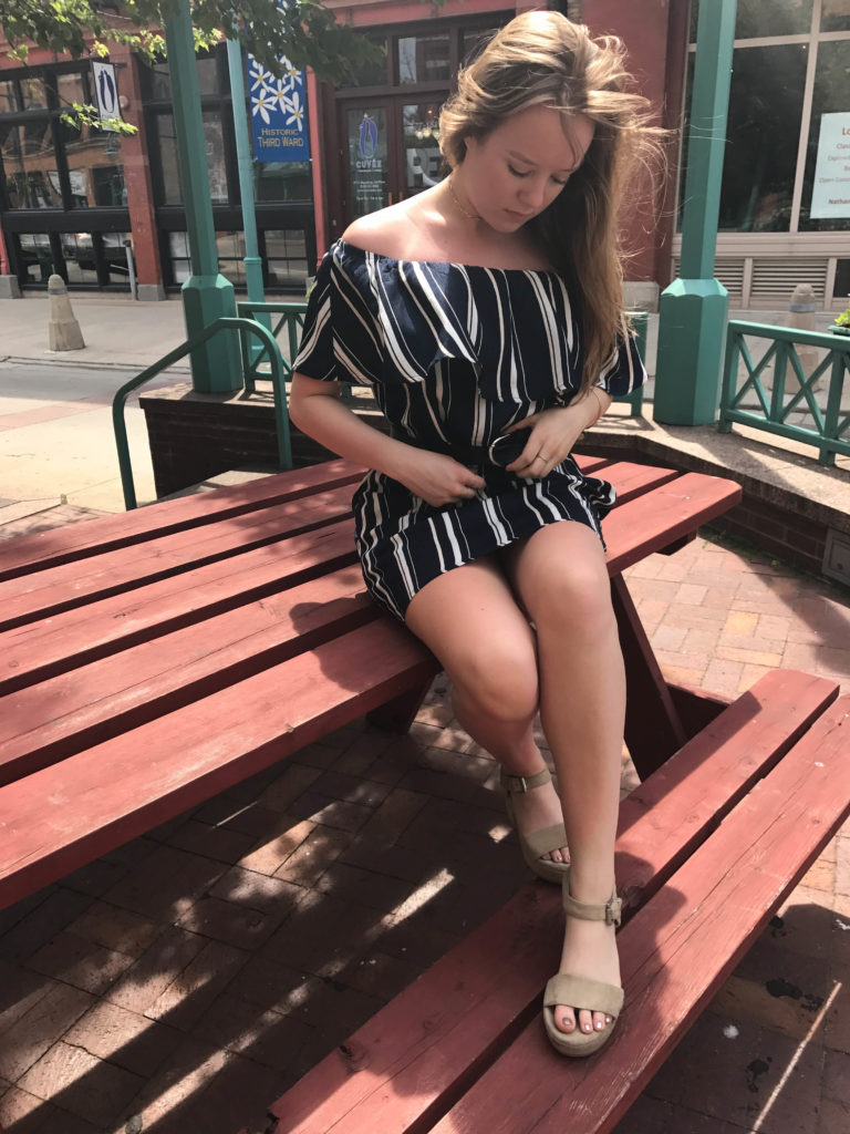 OFF-THE-SHOULDER DRESS FOR THE SUMMER HEAT