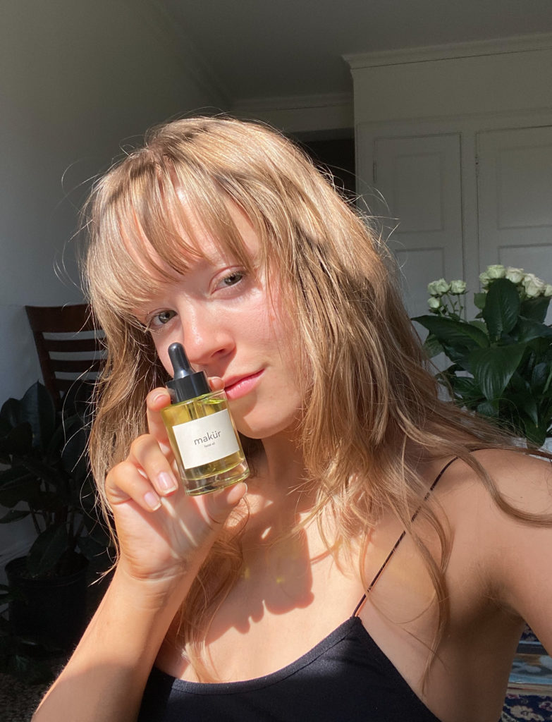 THE FACIAL OIL MASSAGE METHOD I USE TO PREVENT WRINKLES - GUA SHA