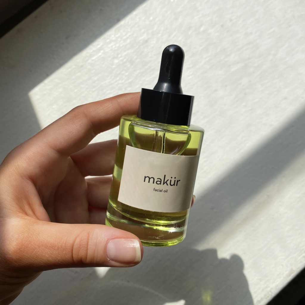 THE FACIAL OIL MASSAGE METHOD I USE TO PREVENT WRINKLES - GUA SHA
